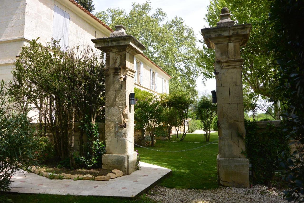 Mas De Capelou Panzió Avignon Kültér fotó